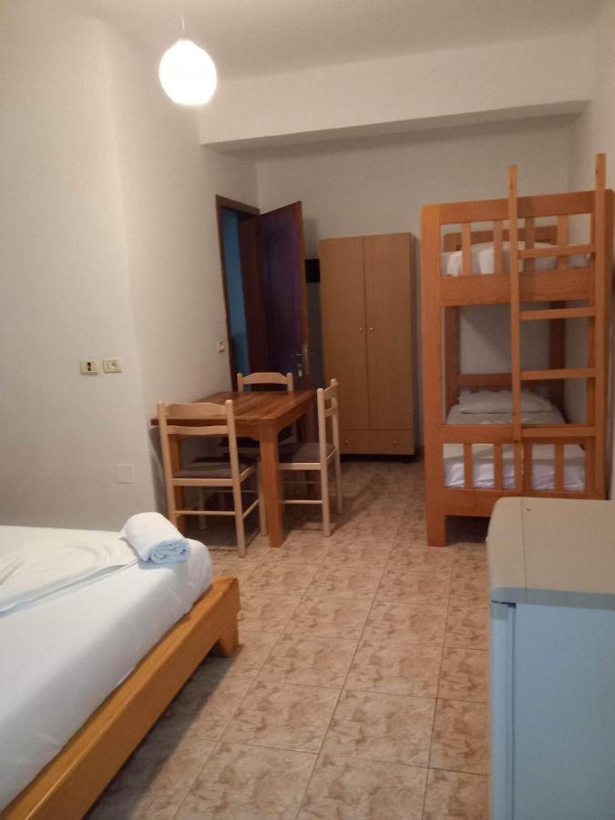 צ'פרו Irini'S Guesthouse מראה חיצוני תמונה