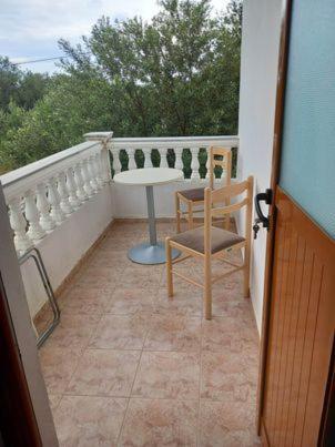 צ'פרו Irini'S Guesthouse מראה חיצוני תמונה